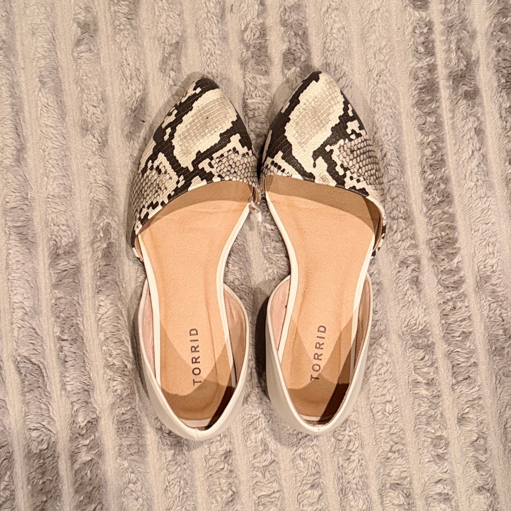 Torrid Womens Snakeskin Print Pointed Toe D'Orsay Flats White Black Size 7W